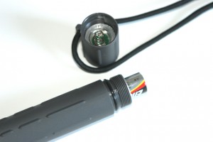 The O-ring on the battery cap prevents moisture and dirt from entering.