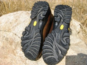 Summit specific Vibram outsole design offers good grip and self-cleaning lug voids.